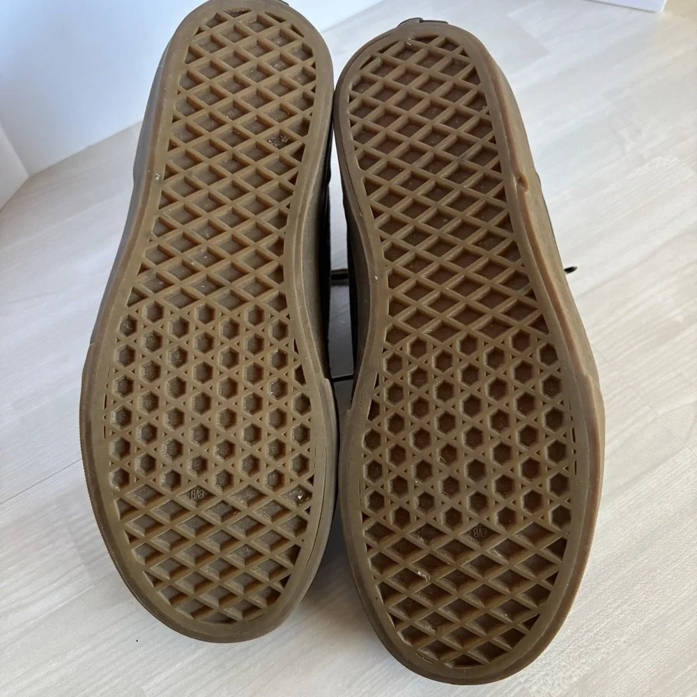 Vans Chukka Mid Canvas Brown‎ Gum Sole Youth 6, Men 6, Women 7.5, MidTop Sneaker